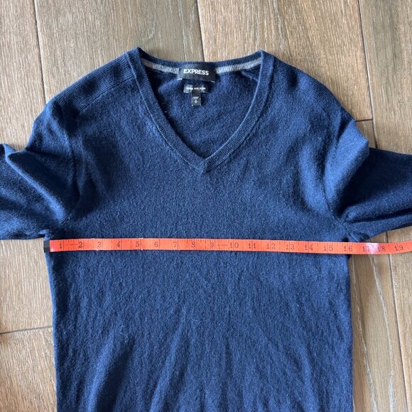 Express V neck women's merino wool navy sweater size small - Picture 5 of 8